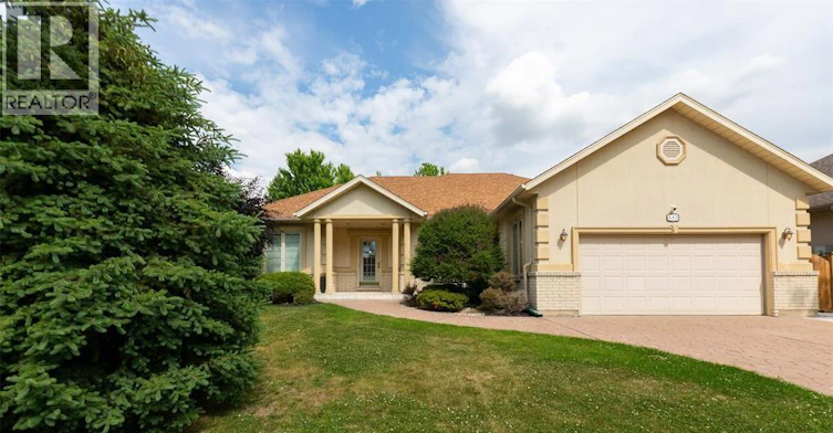 582 Riverside Drive, St. Clair, ON, N0N 1G0 - 2