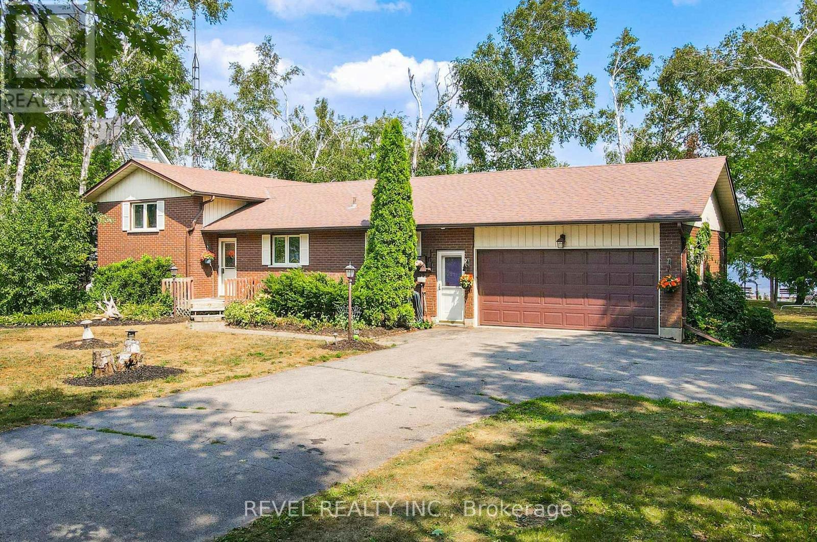 126 Pinewood Boulevard, Kawartha Lakes, ON, K0M 2T0