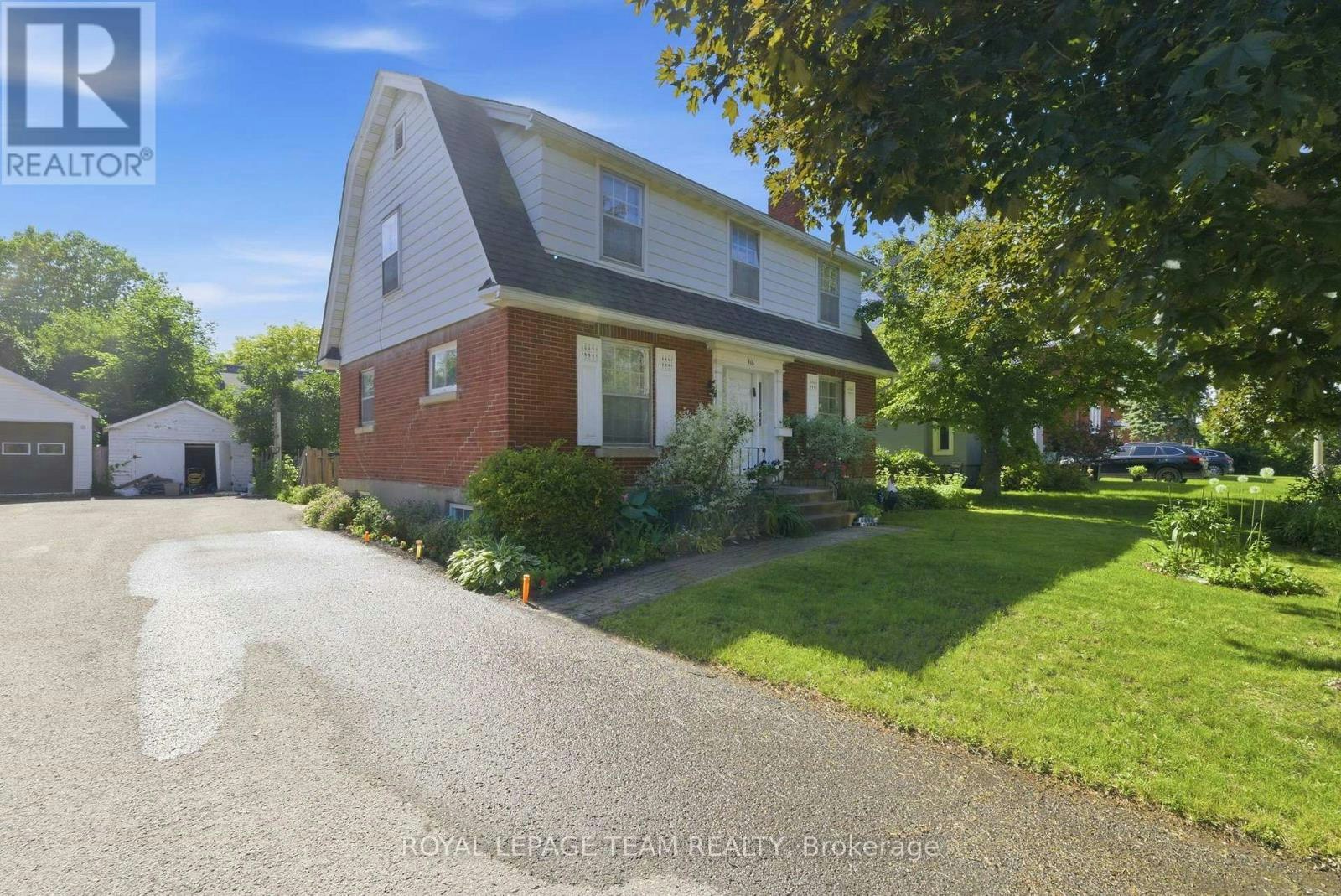 416 Tweedsmuir Avenue, Ottawa, ON, K1Z 5N5