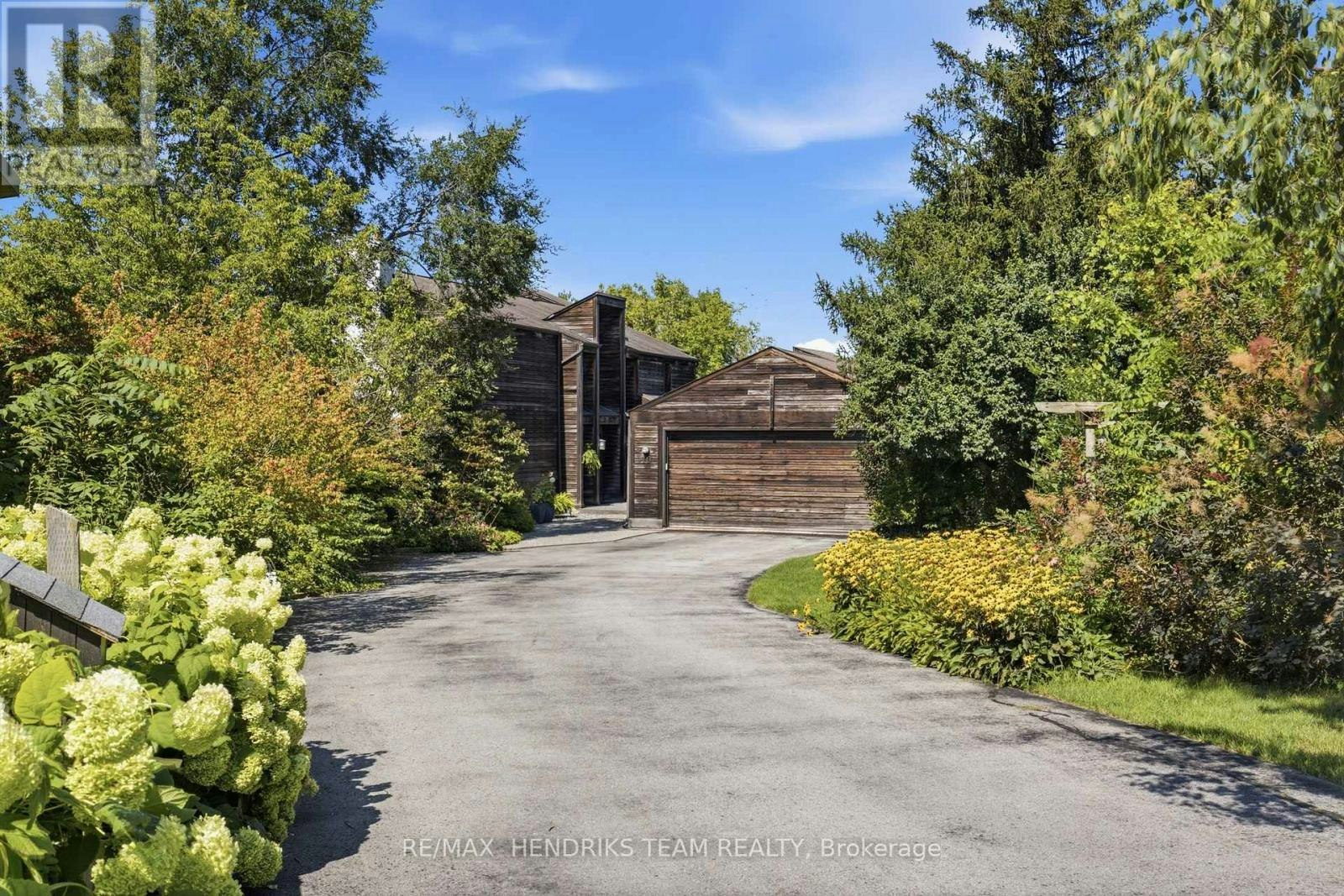10 Vergorda Circle, St. Catharines, ON, L2T 2P2