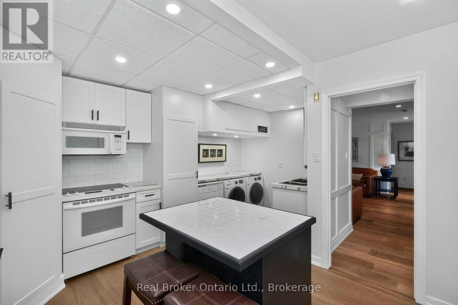 192 Gilwood Park Drive, Penetanguishene, ON, L9M 1Z6 - 9