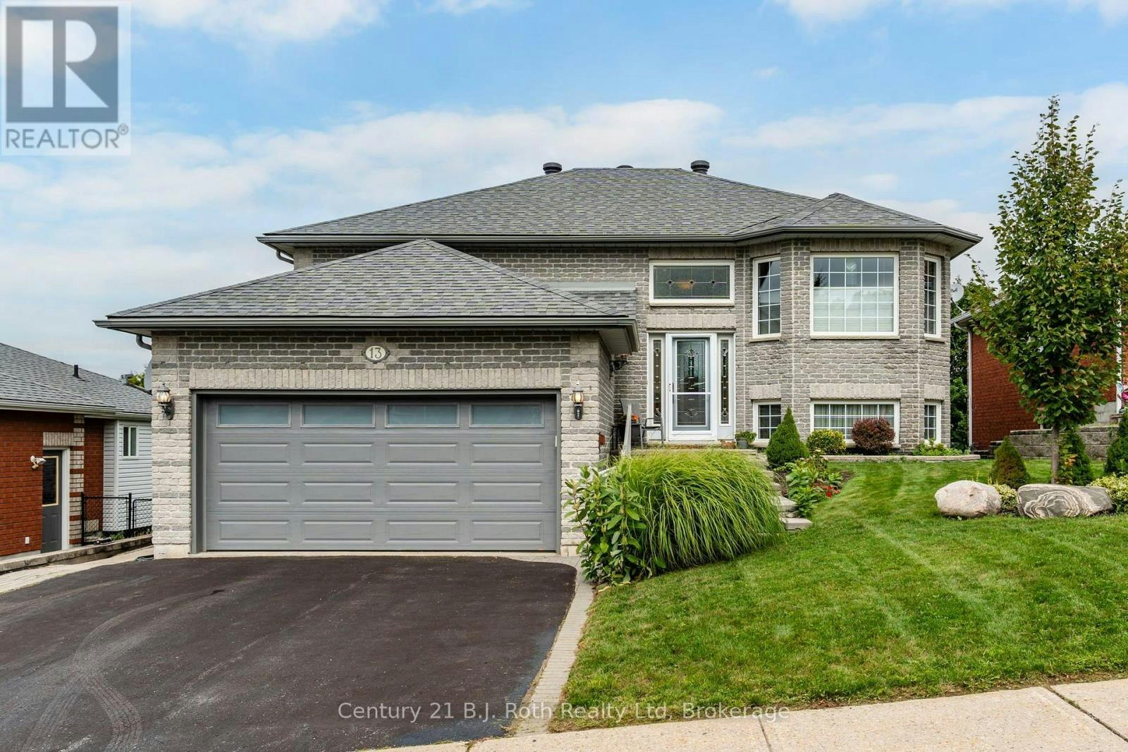 13 Charles Street, Penetanguishene, ON, L9M 2G6