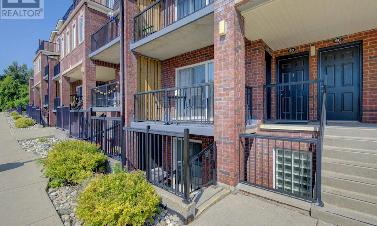 5A-45 Cedarhill Crescent