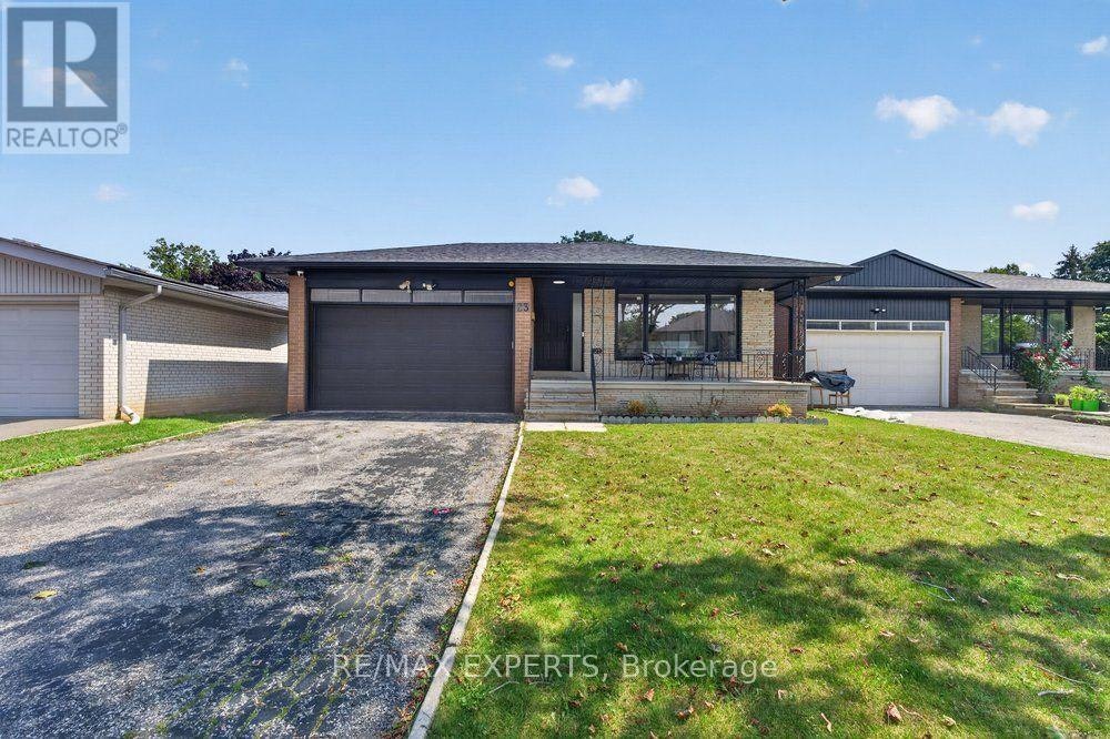 23 Collingdale Road, Toronto, ON, M9V 3R2