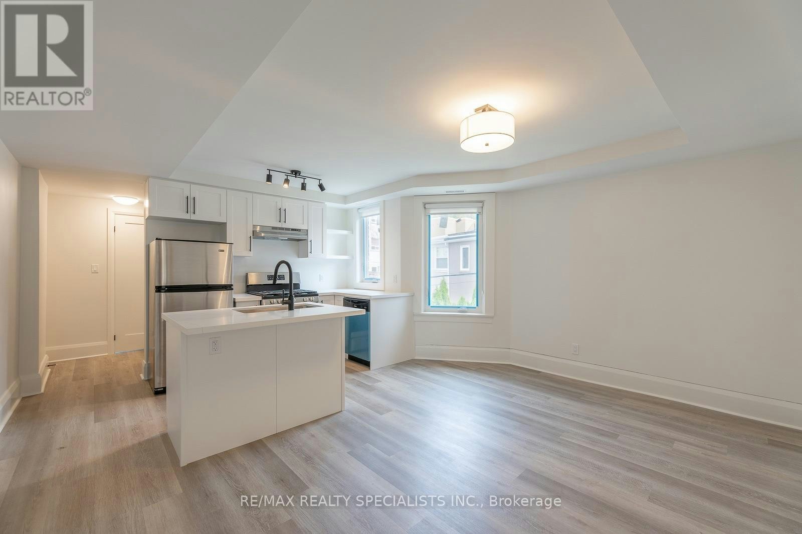 3-82 Marchmount Road, Toronto, ON, M6G 2B1 - 2