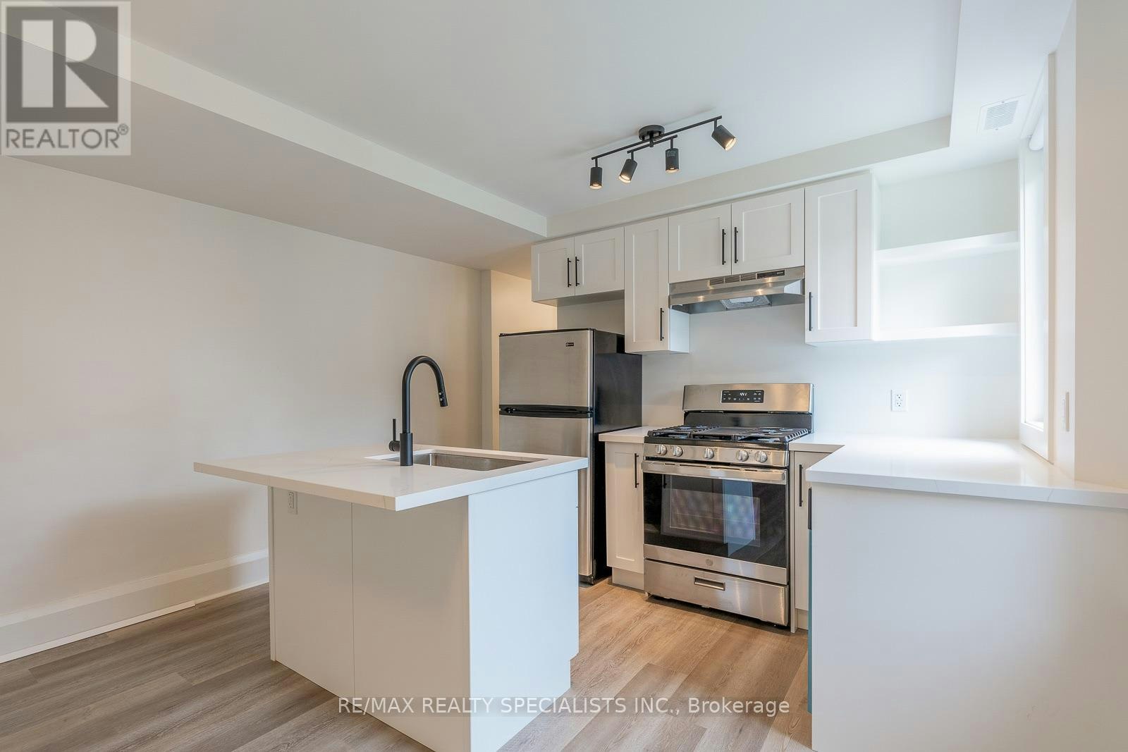 3-82 Marchmount Road, Toronto, ON, M6G 2B1 - 3