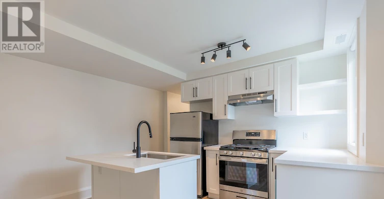 3-82 Marchmount Road, Toronto, ON, M6G 2B1 - 3