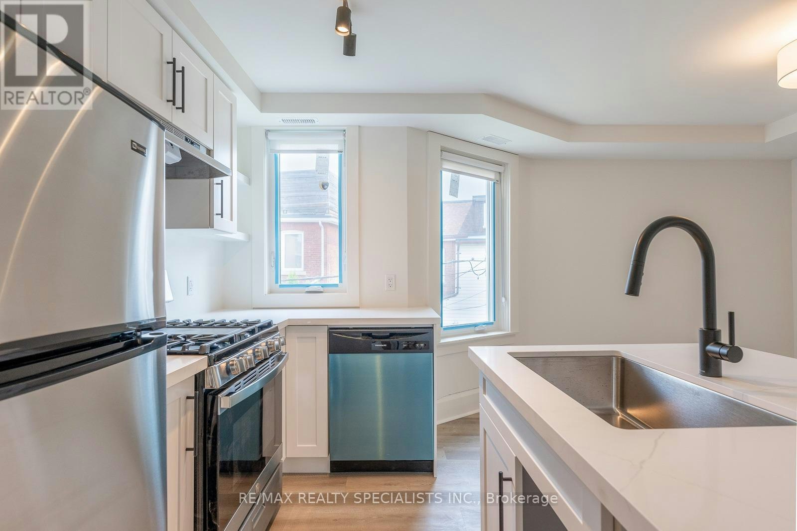 3-82 Marchmount Road, Toronto, ON, M6G 2B1 - 8