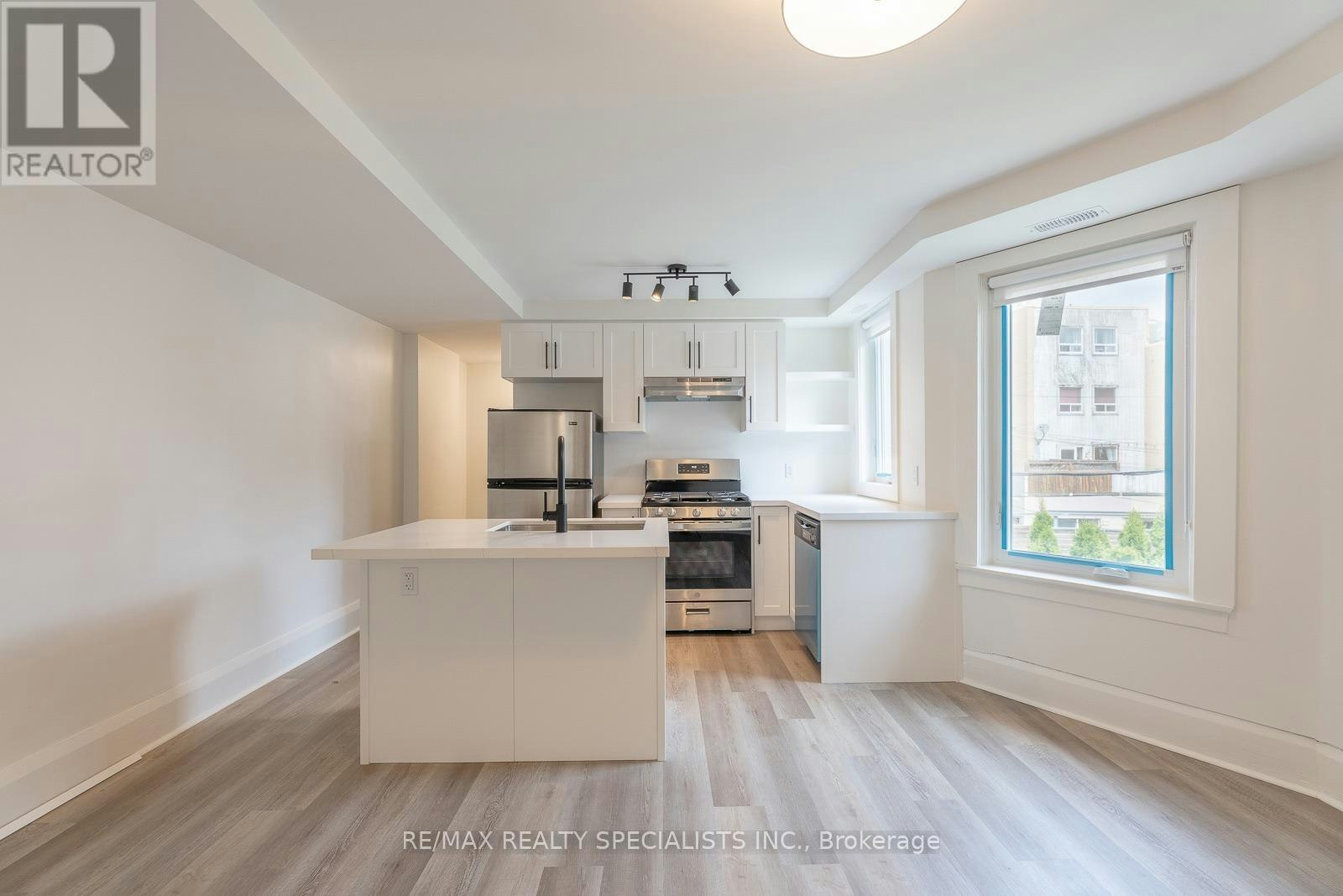 3-82 Marchmount Road, Toronto, ON, M6G 2B1