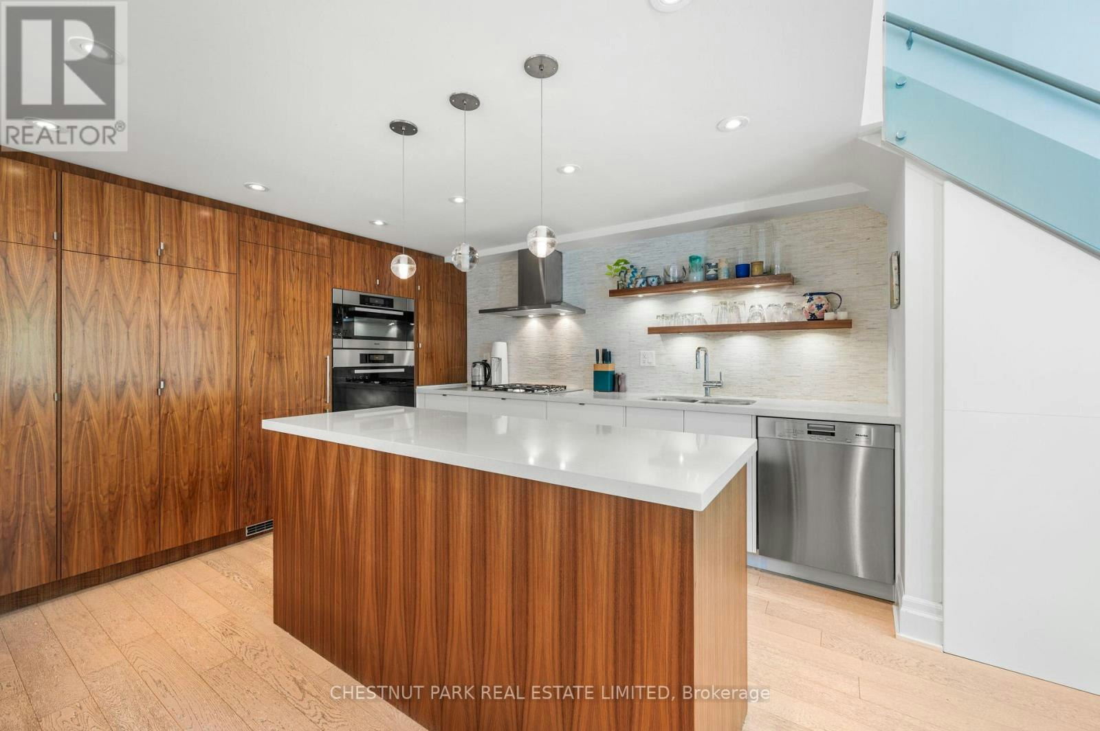 105-525 Logan Avenue, Toronto, ON, M4K 3B3 - 10