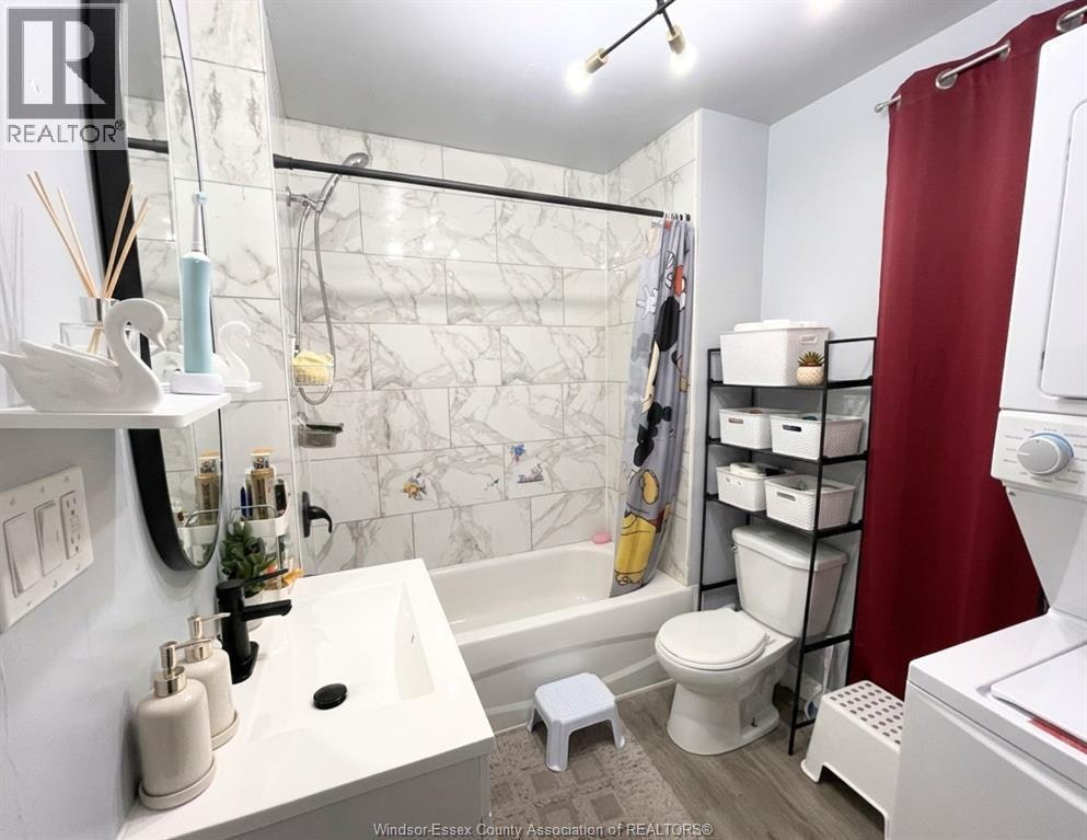 720 Bensette Street, Windsor, ON, N8X 2Z1 - 9