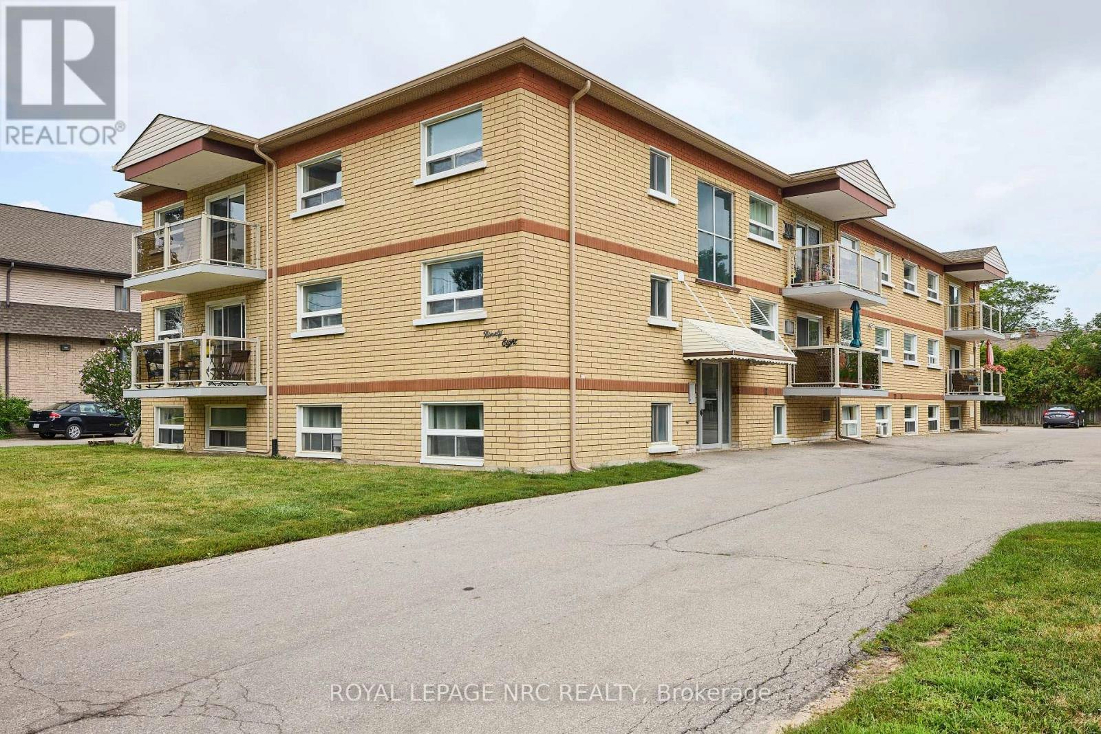 11-98 Woodlawn Road, Welland, ON, L3C 3J5