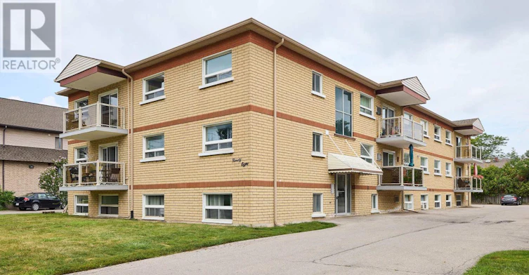 11-98 Woodlawn Road, Welland, ON, L3C 3J5