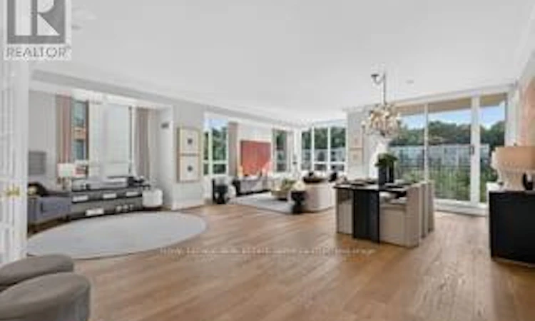 808-18 William Carson Crescent