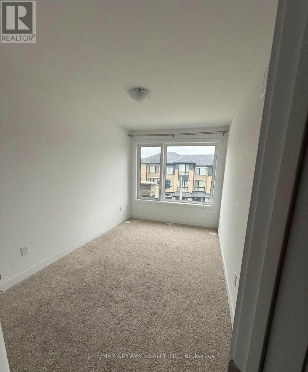 10 Blue Forest Crescent, Barrie, ON, L0J 0N3 - 2