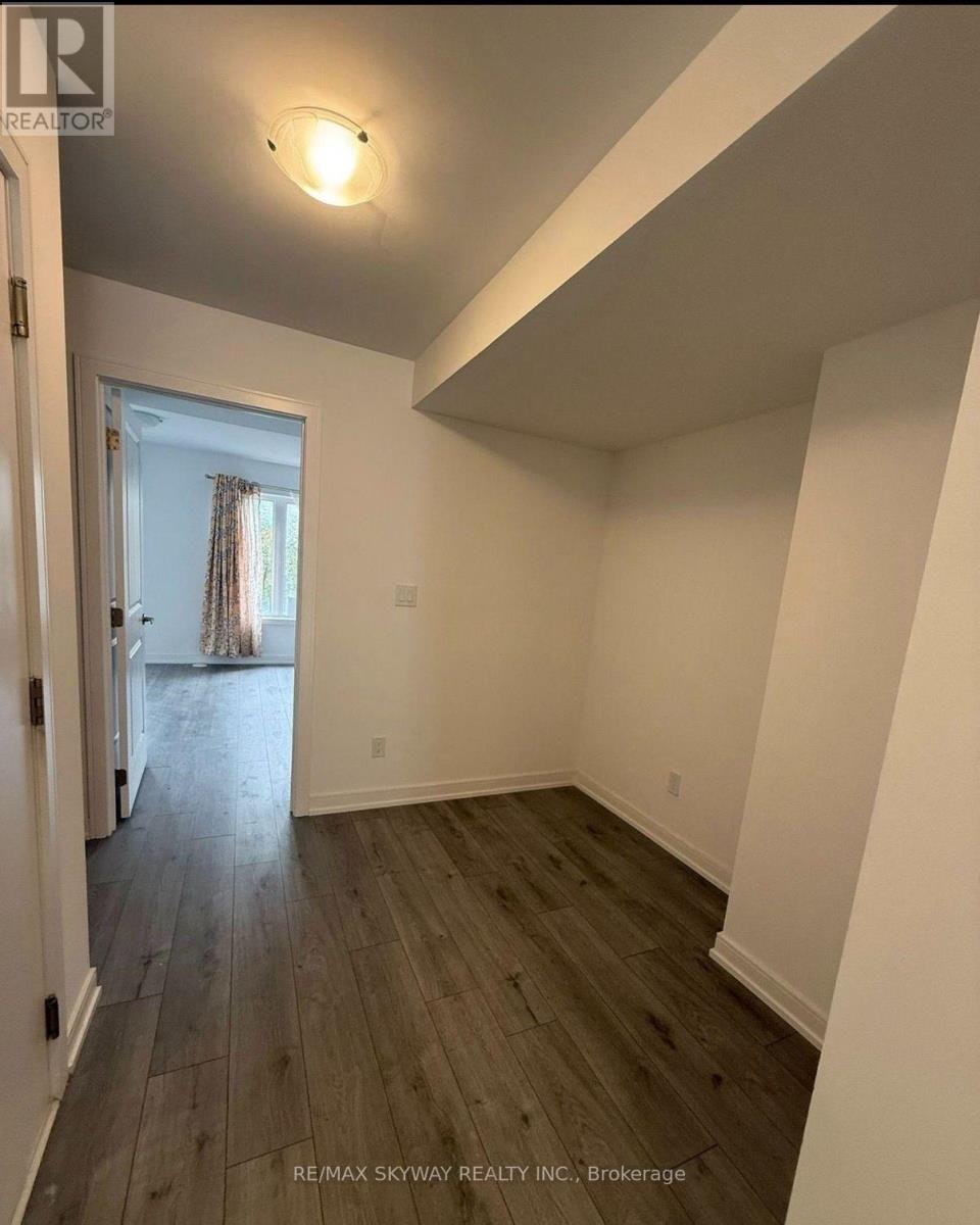 10 Blue Forest Crescent, Barrie, ON, L0J 0N3 - 8