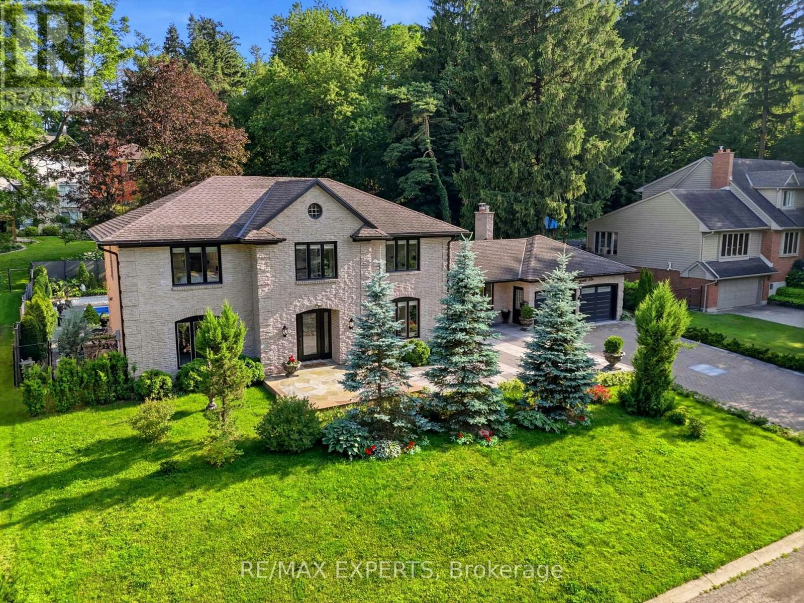 28 Stonegate Drive, Hamilton, ON, L9G 3R7