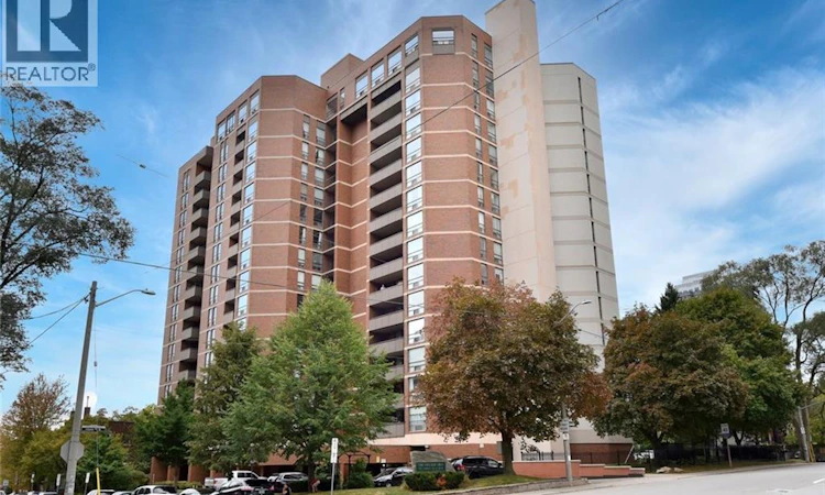 706-222 Jackson Street W