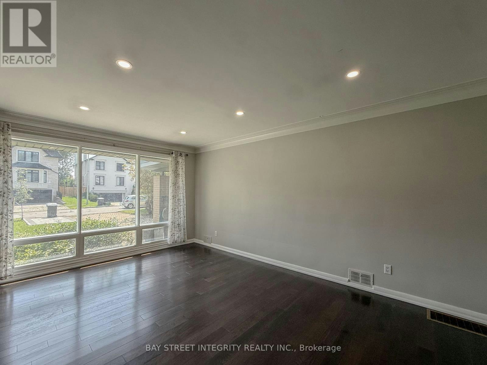 UPPER-40 Rippleton Road, Toronto, ON, M3B 1H6 - 2