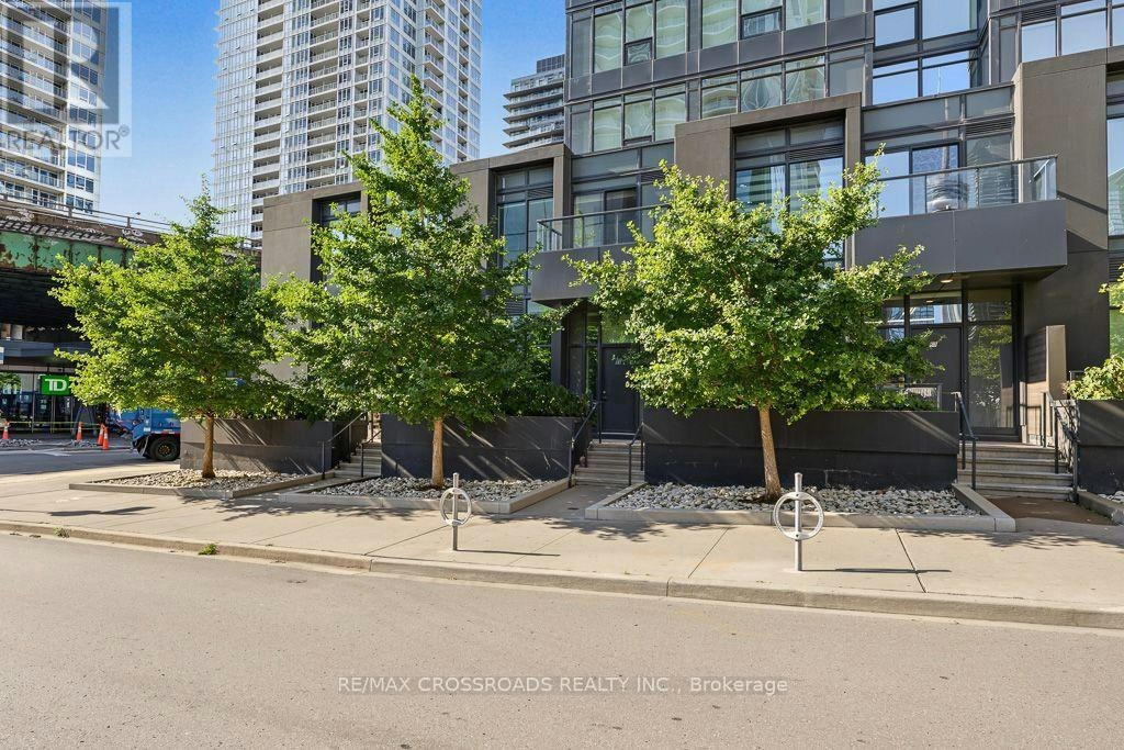 TH05-58 Queens Wharf Road, Toronto, ON, M5V 0J9