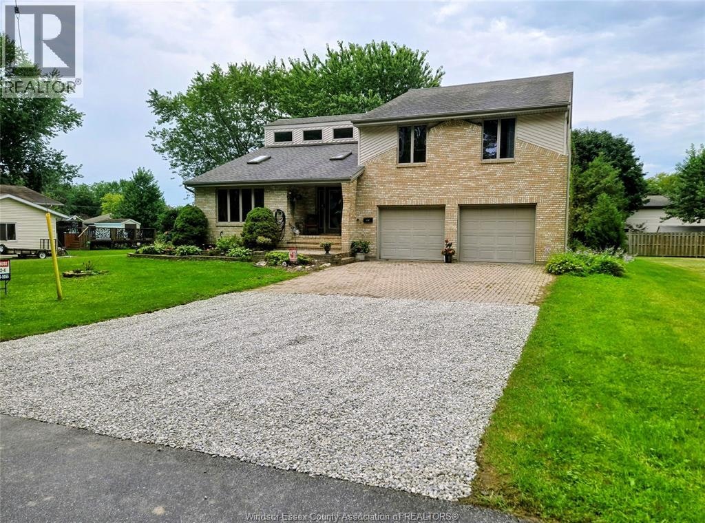 943 Erie, Kingsville, ON, N9Y 3E3