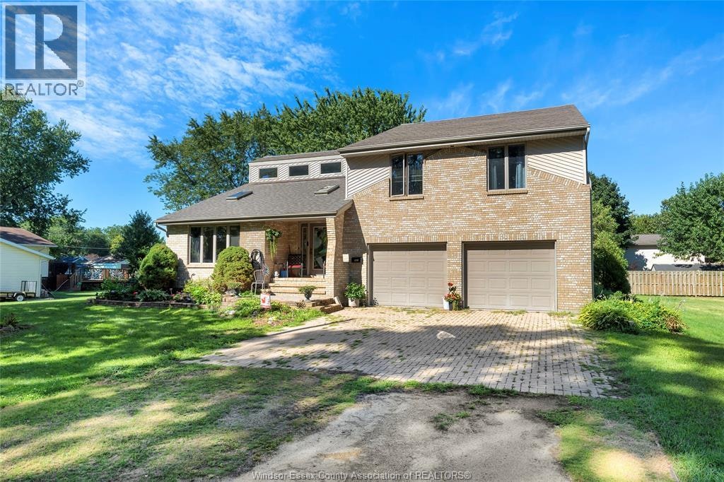 943 Erie, Kingsville, ON, N9Y 3E3