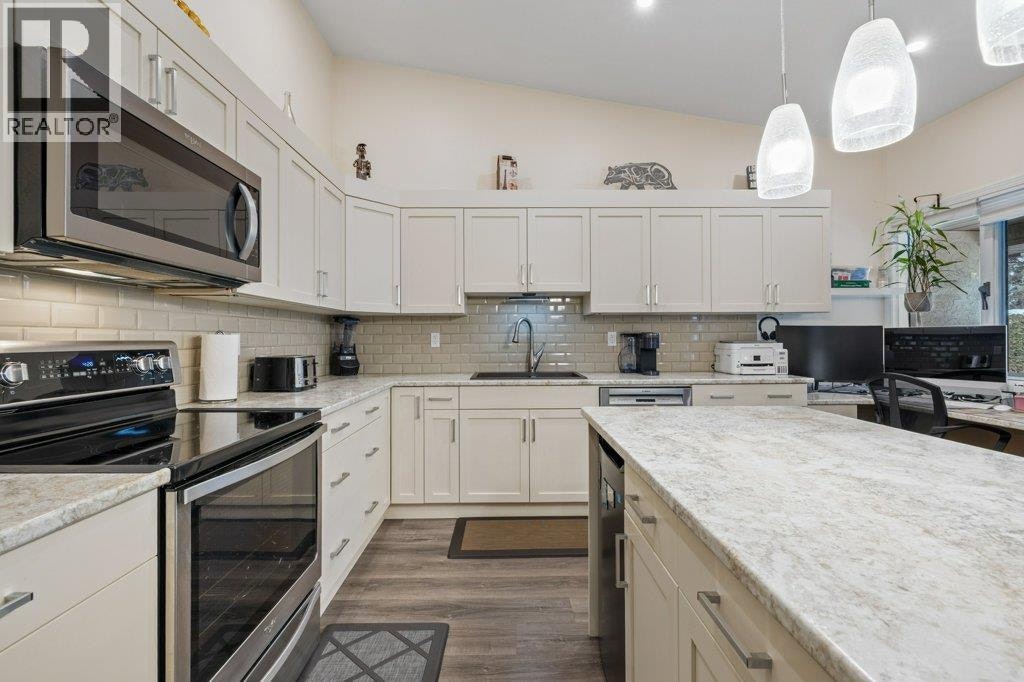 8-1873 Parkview Crescent, Kelowna, BC, V1X 7G7 - 3