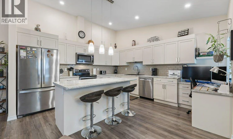 8-1873 Parkview Crescent