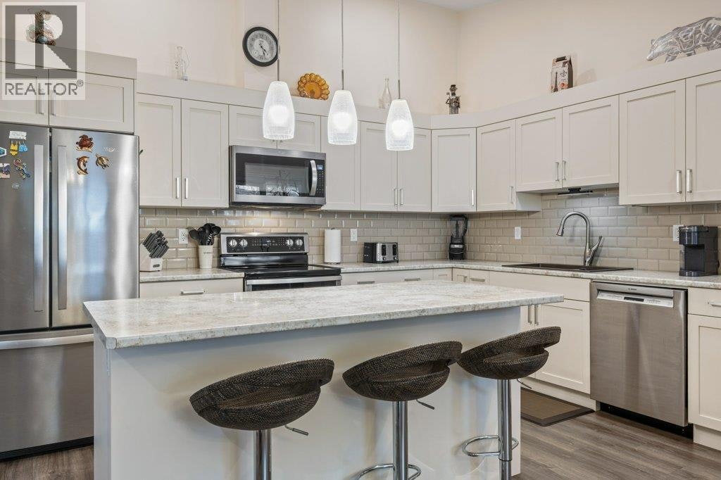 8-1873 Parkview Crescent, Kelowna, BC, V1X 7G7 - 2