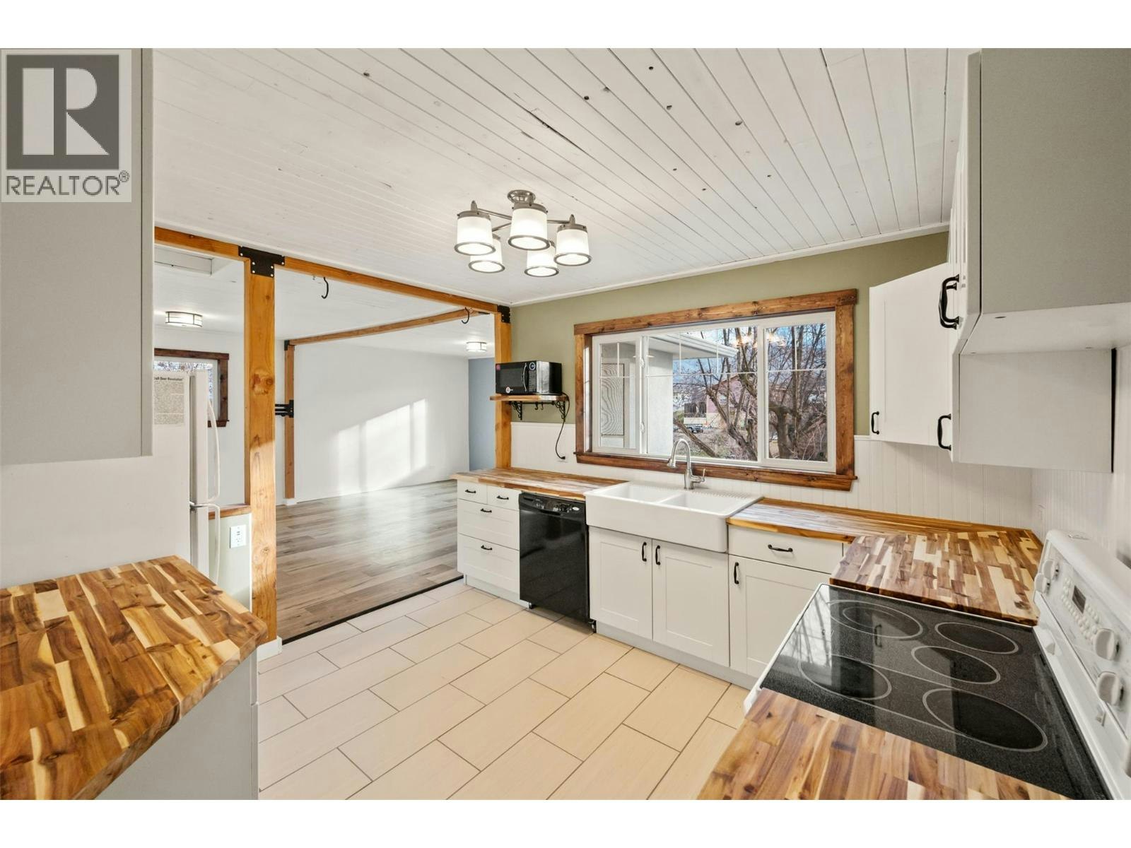 6470 Hollow Street, Oliver, BC, V0H 1T0