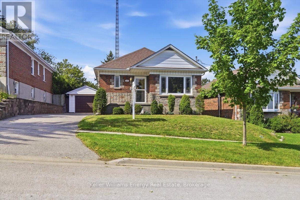 216 College Avenue, Oshawa, ON, L1J 1R7