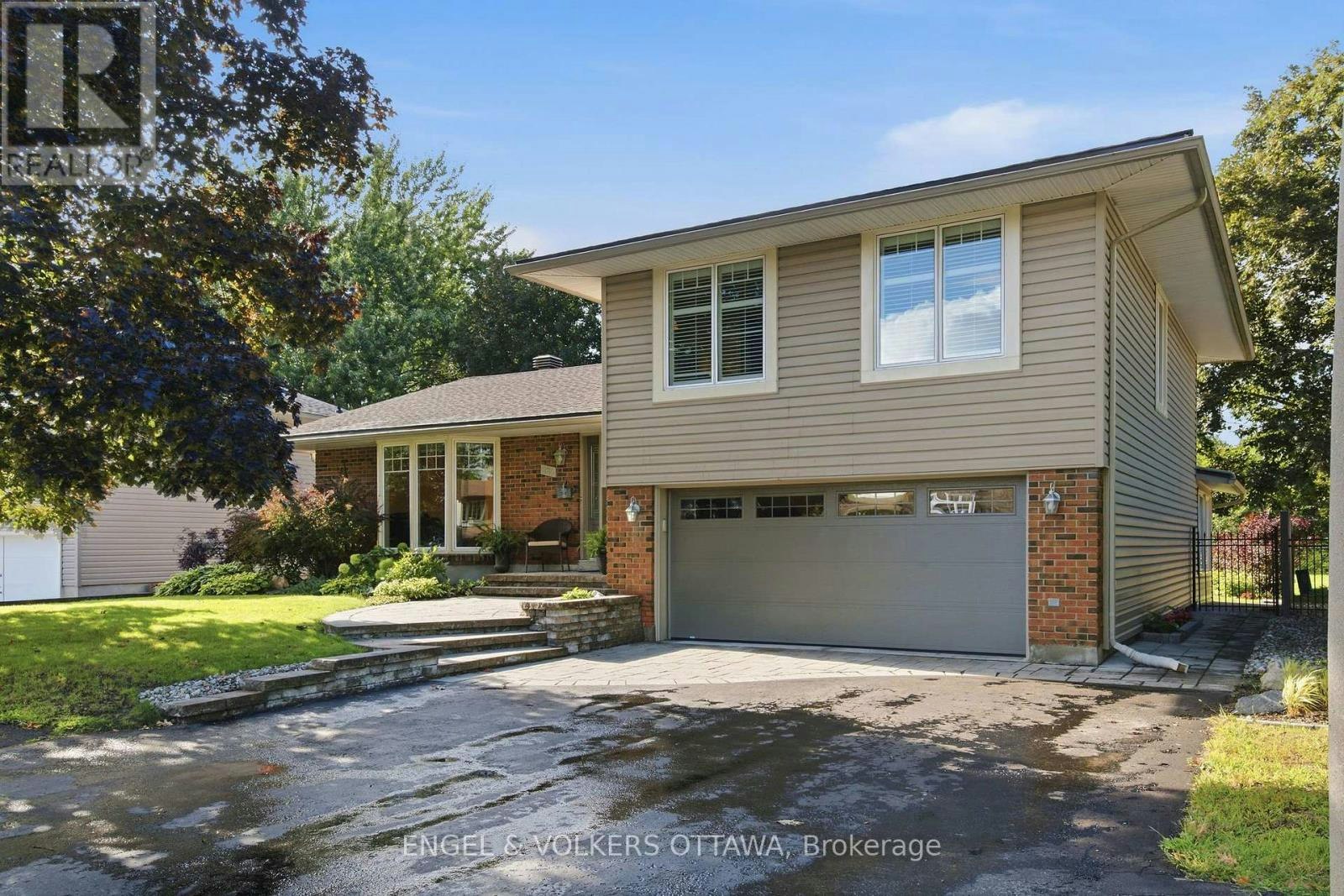 885 Plante Drive, Ottawa, ON, K1V 9E3