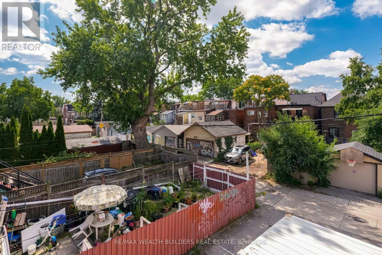 UPPER 2-2443 Dundas Street W, Toronto, ON, M6P 1X3 - 18