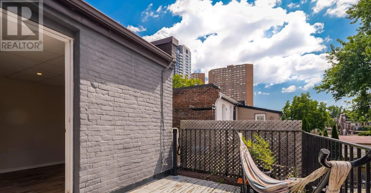 UPPER 2-2443 Dundas Street W, Toronto, ON, M6P 1X3 - 17