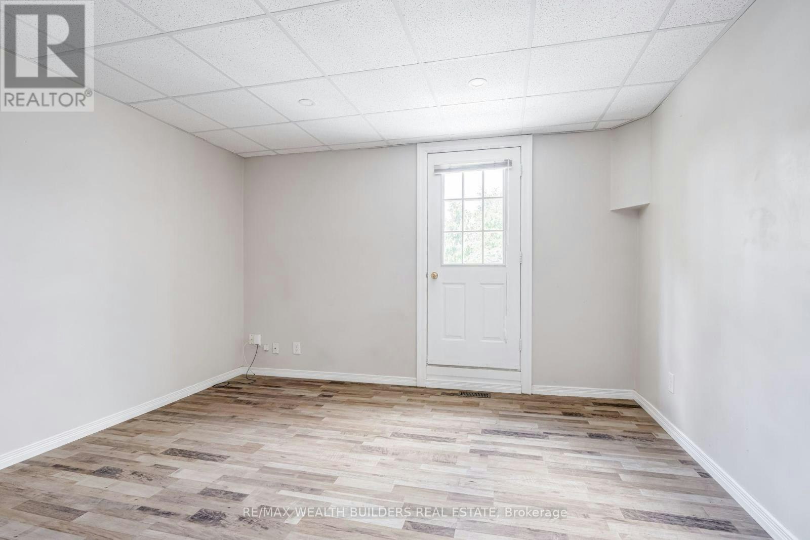 UPPER 2-2443 Dundas Street W, Toronto, ON, M6P 1X3 - 9