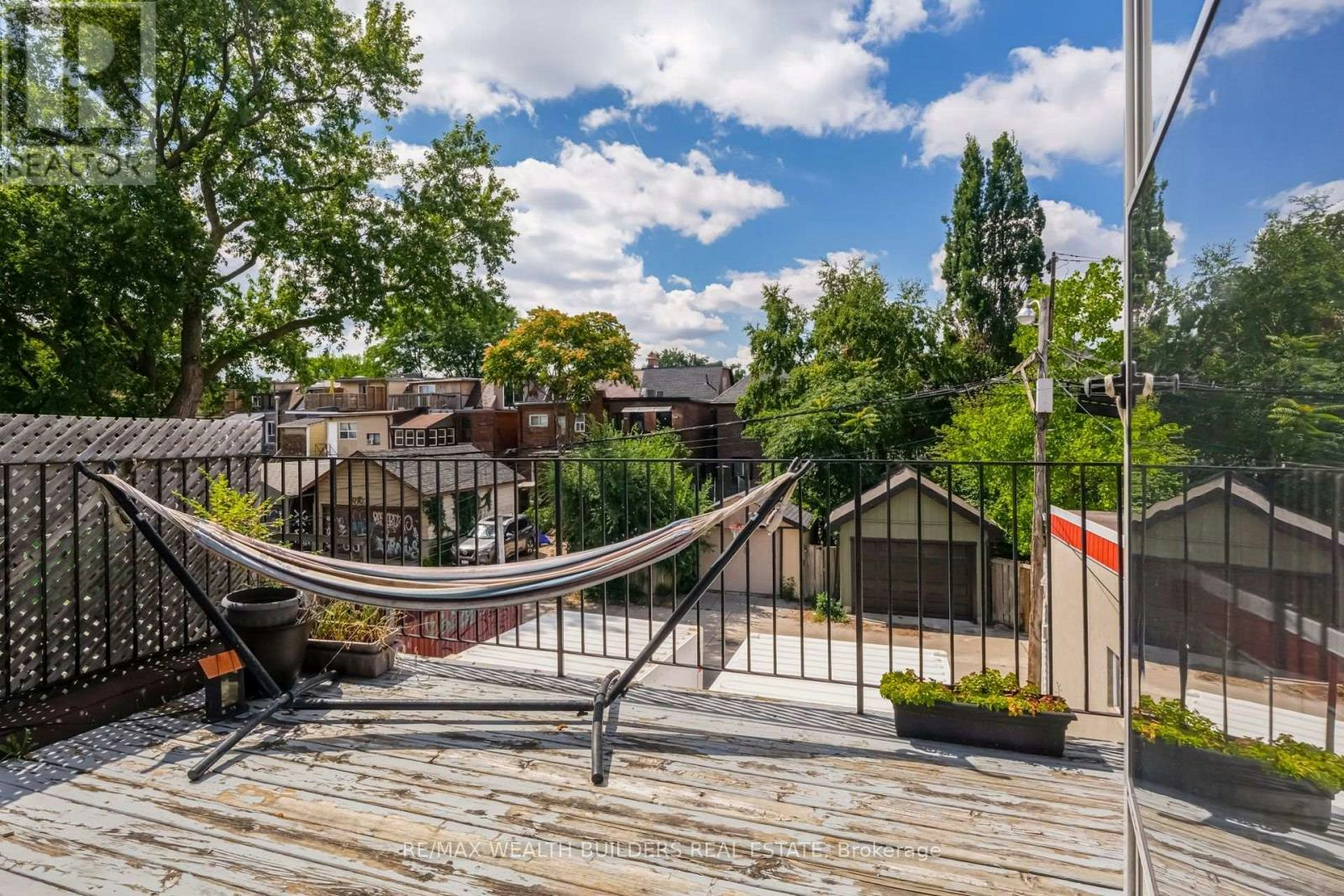 UPPER 2-2443 Dundas Street W, Toronto, ON, M6P 1X3 - 15