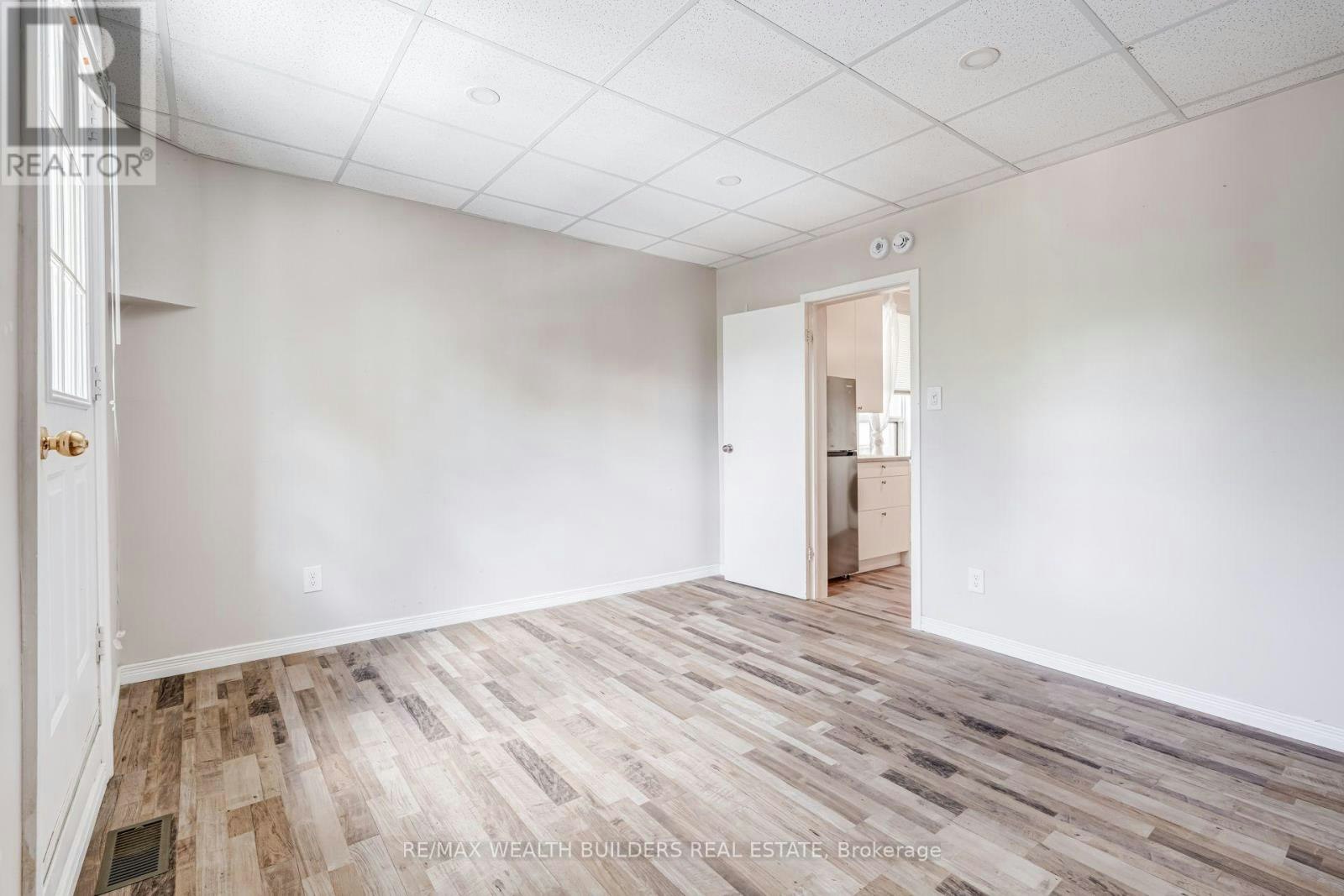 UPPER 2-2443 Dundas Street W, Toronto, ON, M6P 1X3 - 8