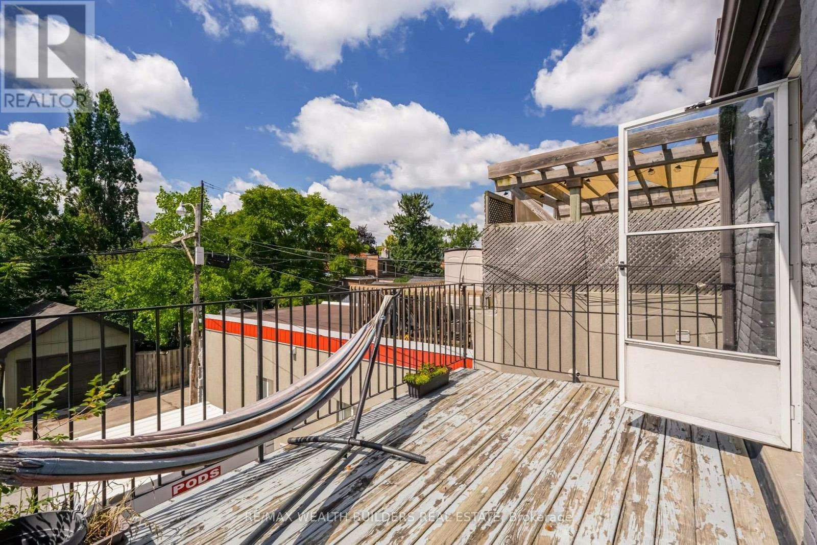 UPPER 2-2443 Dundas Street W, Toronto, ON, M6P 1X3 - 16