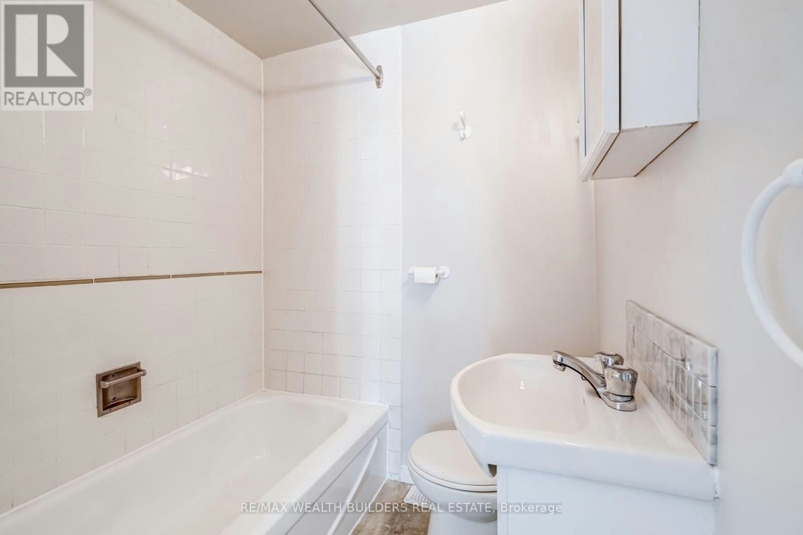 UPPER 2-2443 Dundas Street W, Toronto, ON, M6P 1X3 - 13