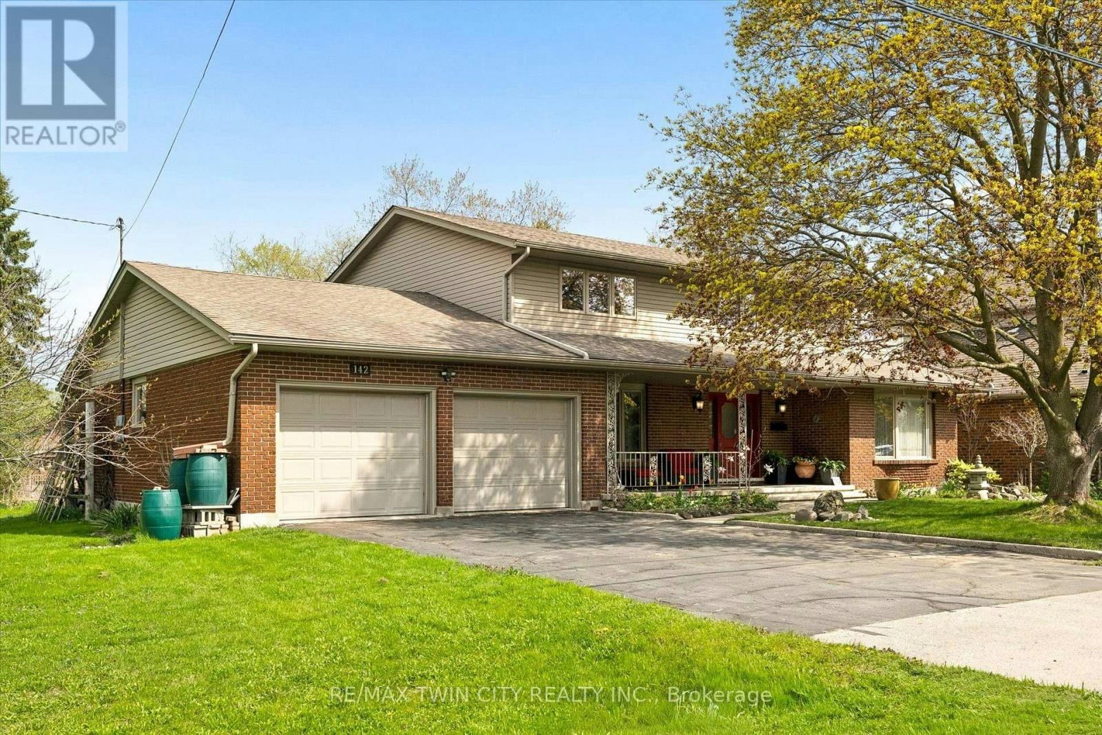 142 Carson Drive, Kitchener, ON, N2B 2Z2