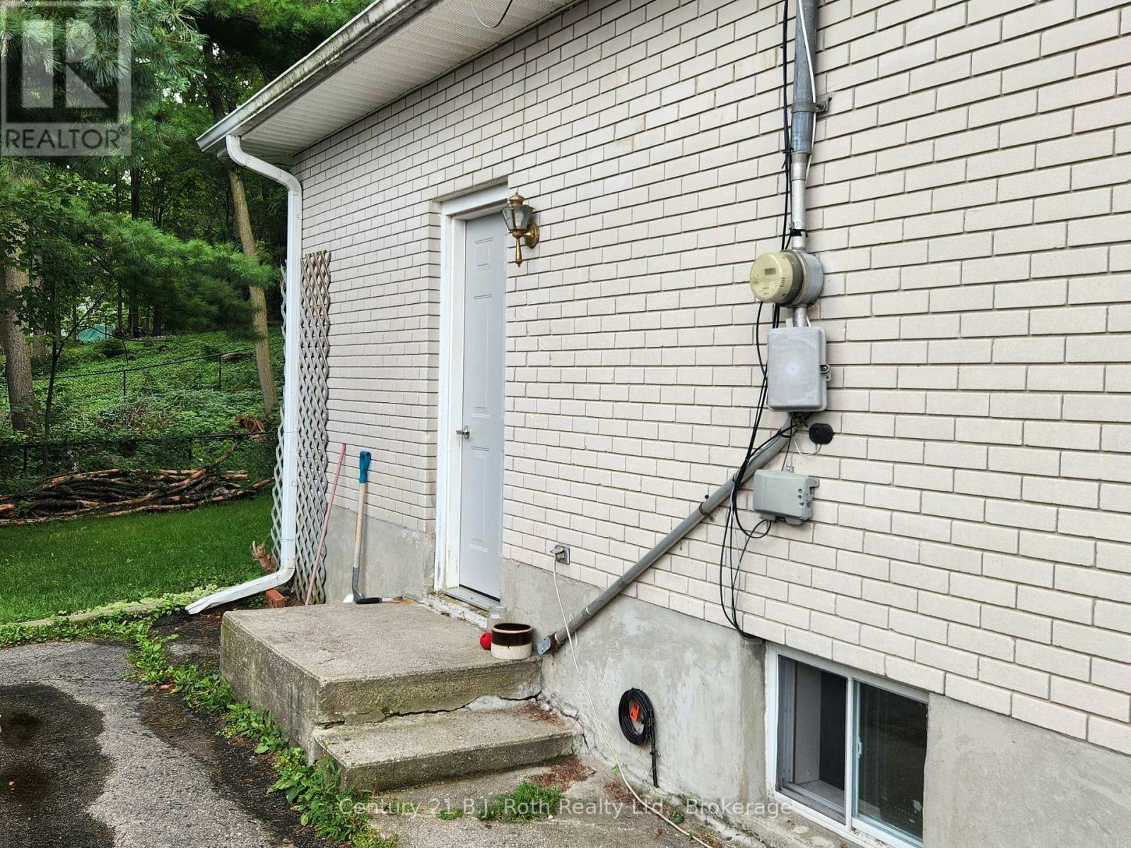 LOWER-687 Victoria Street, Midland, ON, L4R 1A9 - 2