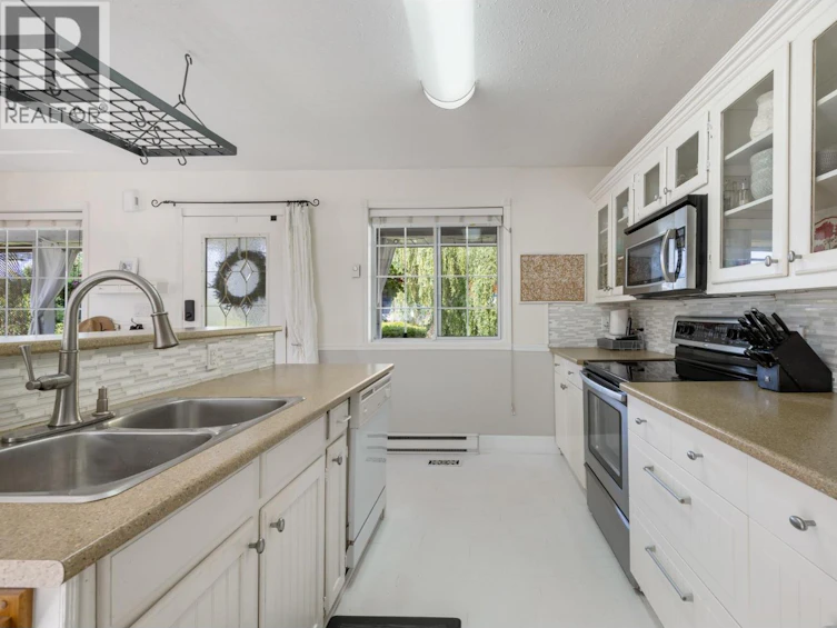 987 Garland Street, Kelowna, BC, V1Y 3M9 - 4