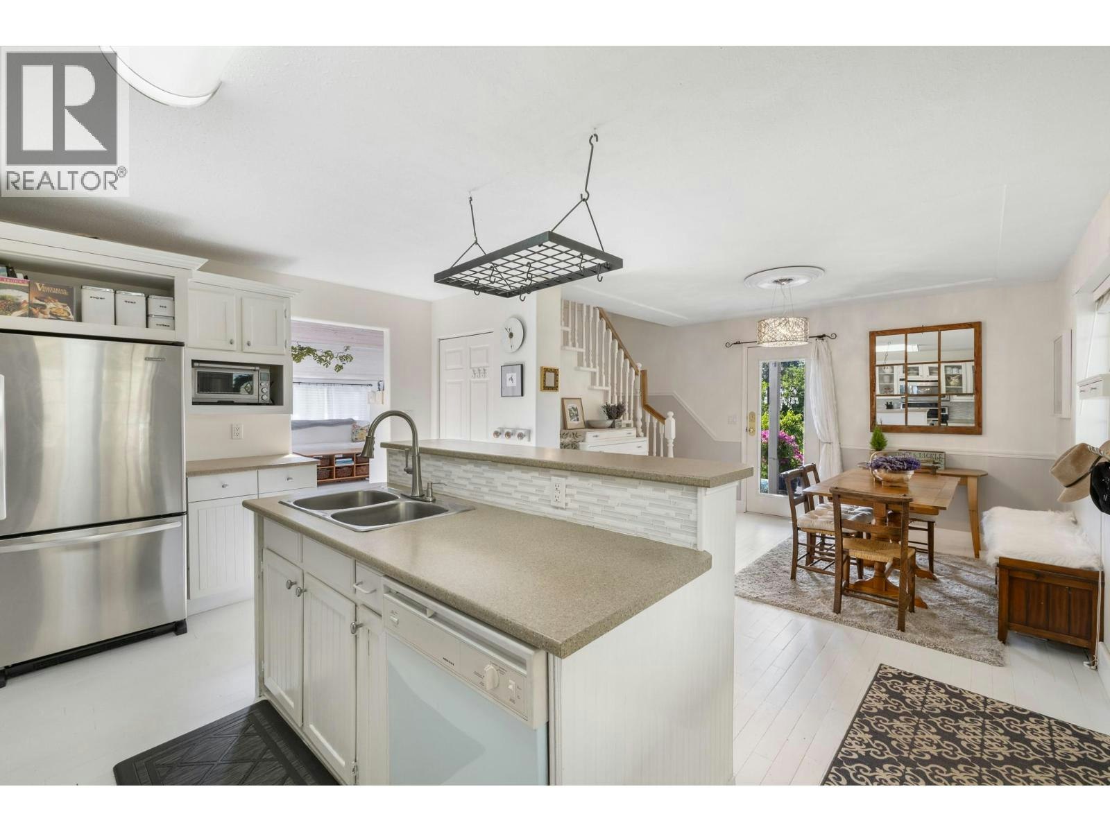 987 Garland Street, Kelowna, BC, V1Y 3M9 - 8