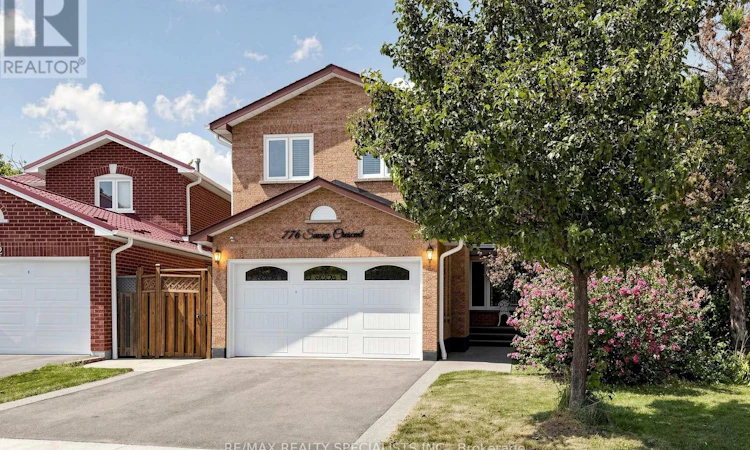 776 Savoy Crescent