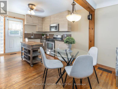 274 38th Street EAST - 5