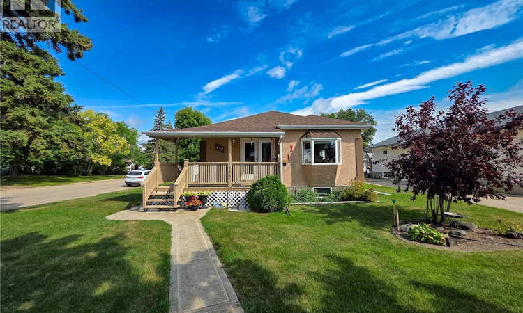 278 9th Avenue W