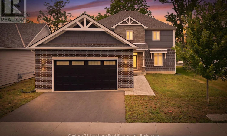 101 Villeneuve Drive
