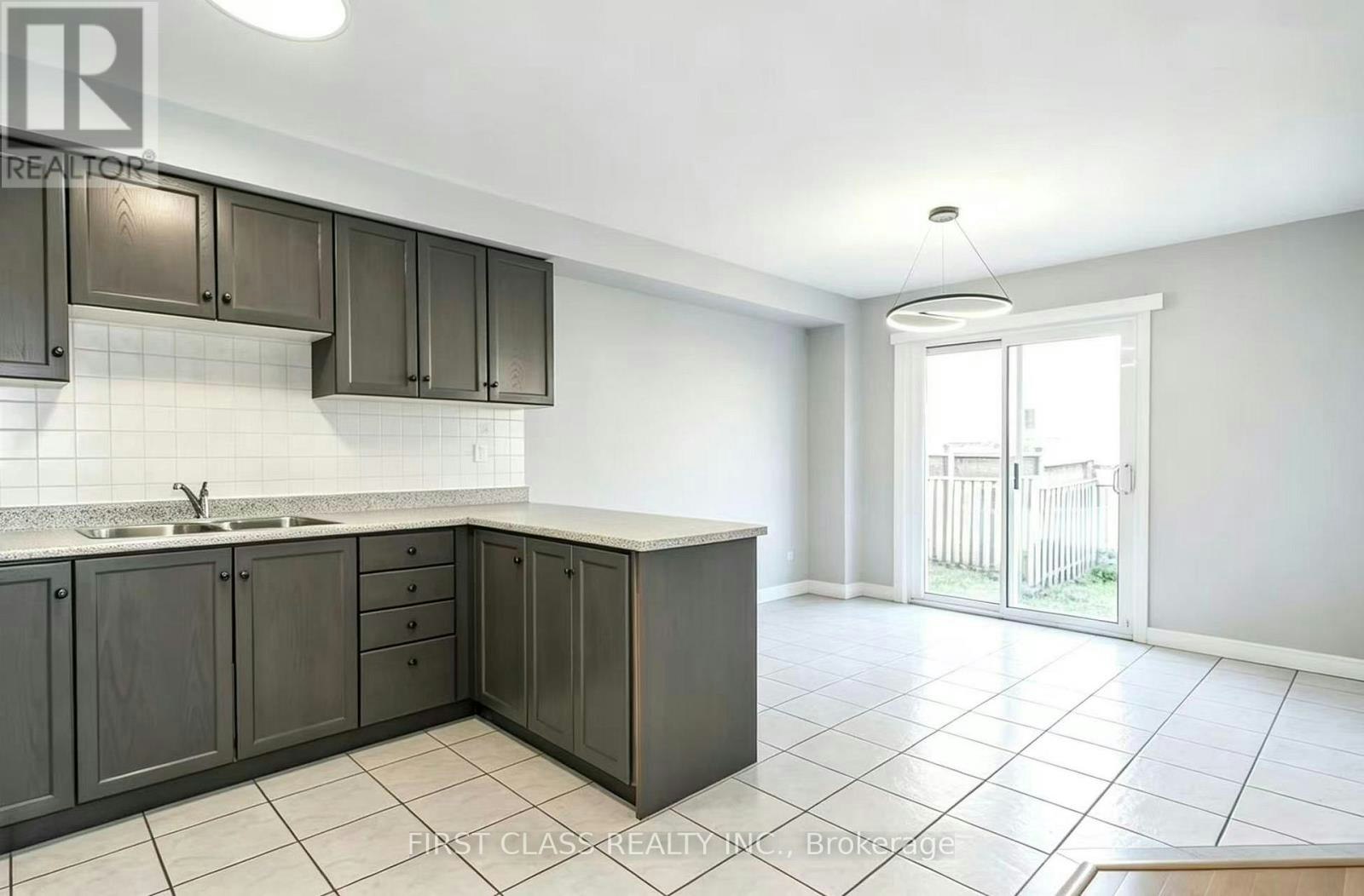 77 Sunway Square, Markham, ON, L3P 7X5 - 3