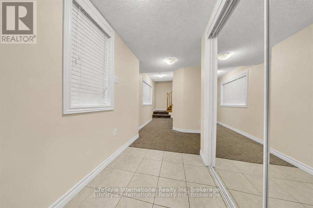 87-88 Decorso Drive, Guelph, ON, N1L 0A9 - 2
