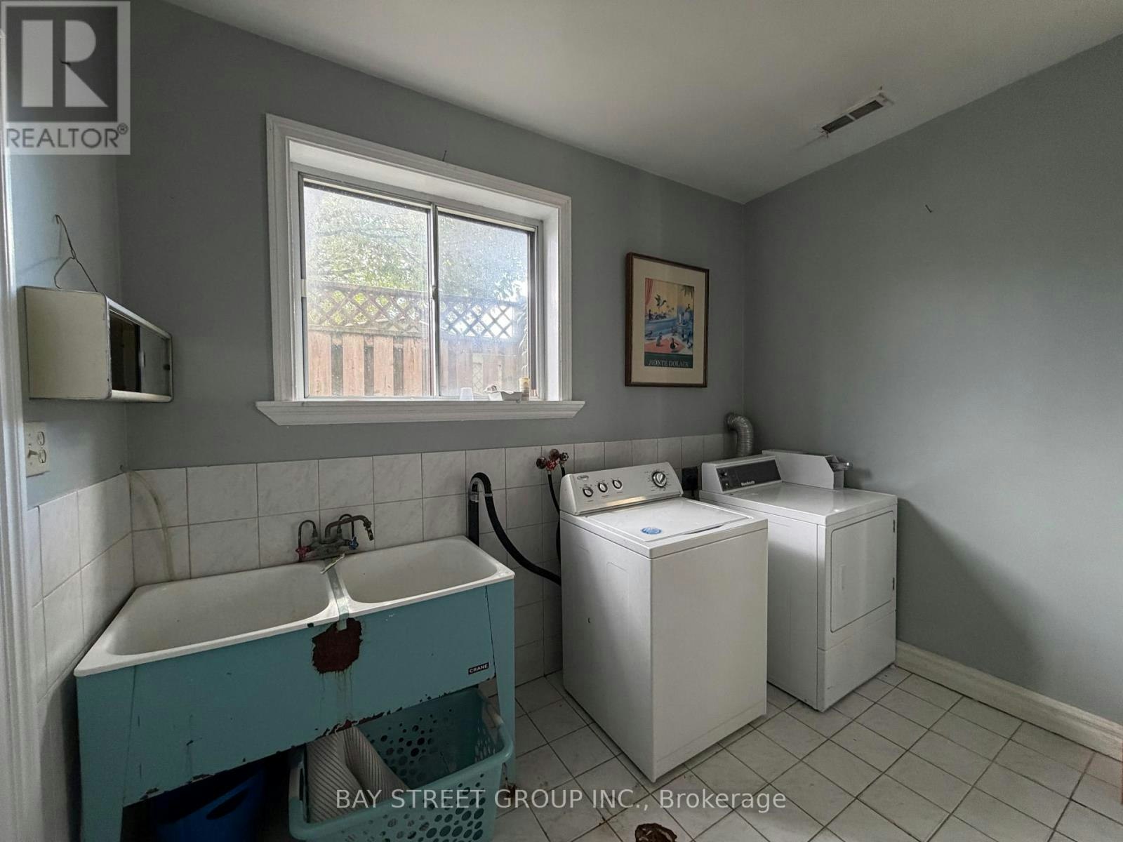10 Benalto Road, Toronto, ON, M6A 2R8 - 6